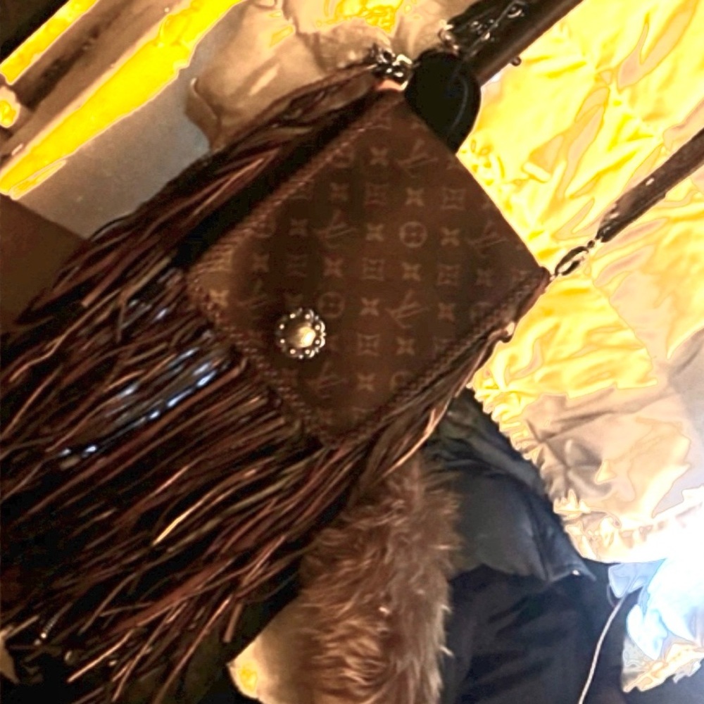 SEND OFFERS❤️LV BOHO Shoulder Fringe Cross Body In wonderful condition AUTHENTIC - Picture 3 of 10
